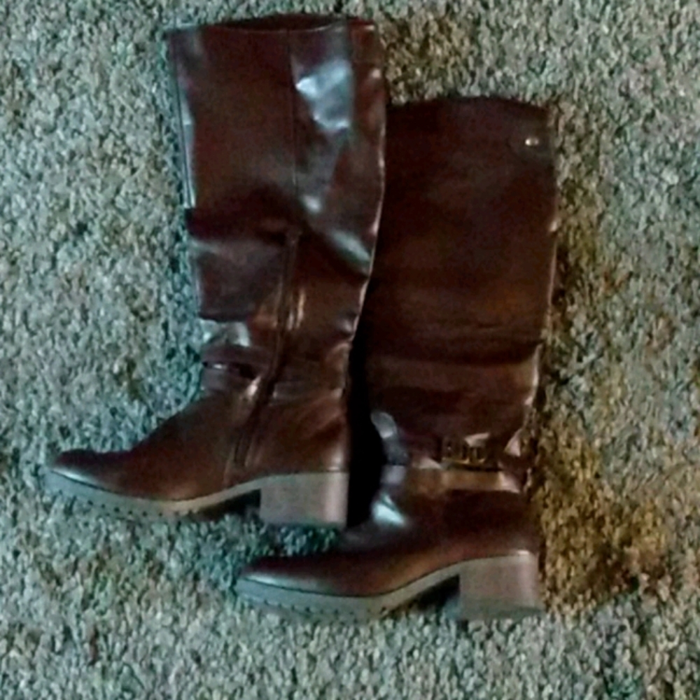 Brown boots